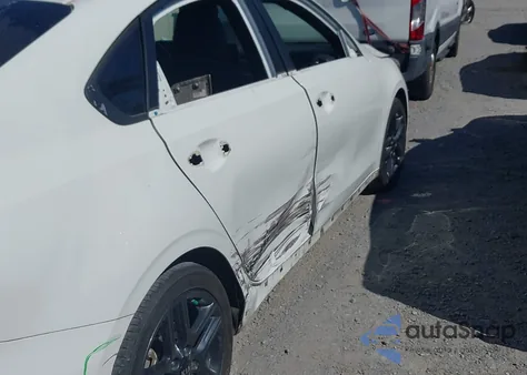 2020 Kia Forte Gt-Line z USA, uszkodzony, nr VIN 3KPF34AD4LE257281